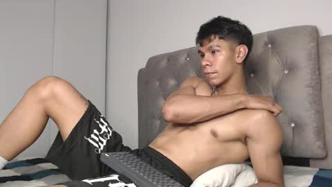 Snapshot of emile_239 chatting on December 7, 5:37 am emile_239 online show from December 7, 5:37 am