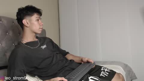Snapshot of emile_239 chatting on February 17, 3:36 am emile_239 online show from February 17, 3:36 am