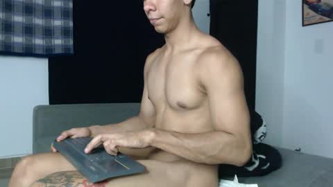 emile_239 online show from June 4, 3:12 am