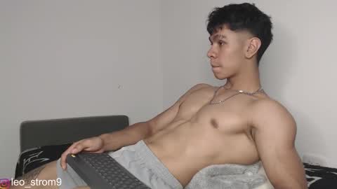 Snapshot of emile_239 chatting on March 6, 1:16 am emile_239 online show from March 6, 1:16 am