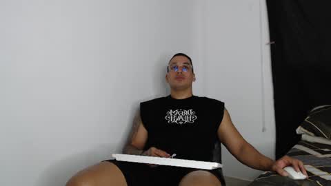 emiliokane1 online show from July 27, 12:01 pm