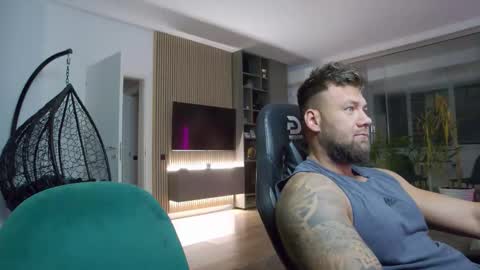 Erik online show from October 22, 4:43 pm