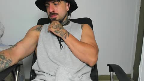 Snapshot of enzoaren chatting on October 17, 1:09 am Enzo Aren online show from October 17, 1:09 am