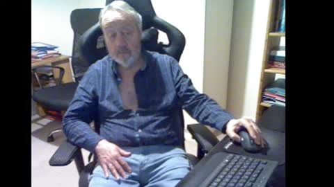 erasmus_d online show from November 19, 6:41 pm