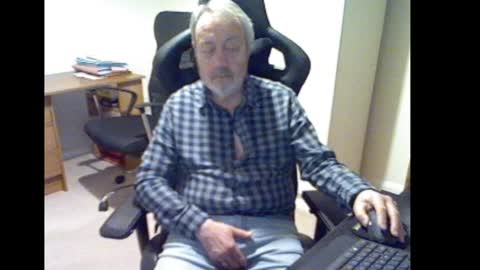 erasmus_d online show from January 4, 5:58 pm