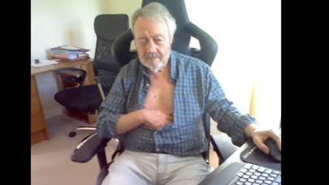 erasmus_d online show from September 12, 5:13 pm