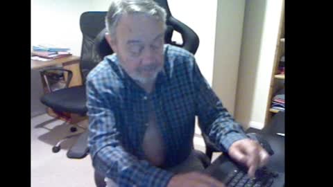 erasmus_d online show from December 9, 6:08 pm