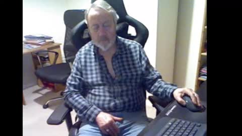 erasmus_d online show from October 16, 5:21 pm