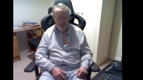 erasmus_d online show from February 20, 6:35 pm