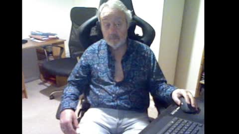 erasmus_d online show from February 2, 5:59 pm