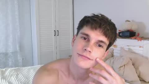 Snapshot of eric_crush chatting on October 22, 7:23 am Eric Crush online show from October 22, 7:23 am