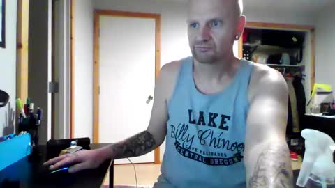 erkbottoo online show from May 27, 10:01 am