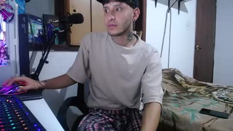 Esteban online show from December 17, 2:55 am