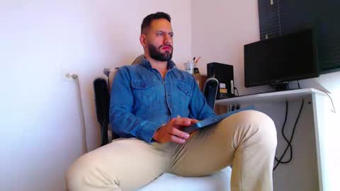 esteban online show from February 3, 2:11 pm