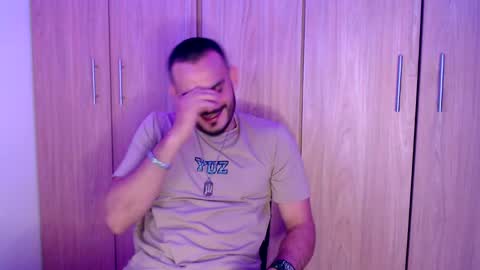 Esteban Fernandez online show from February 12, 5:37 am