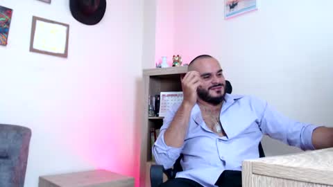 Esteban Fernandez online show from June 12, 6:11 am