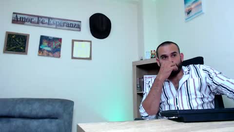 Esteban Fernandez online show from June 10, 5:42 am