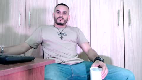 Esteban Fernandez online show from February 28, 12:43 am