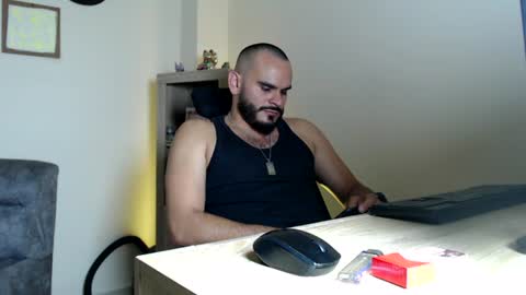 Esteban Fernandez online show from June 28, 4:40 am