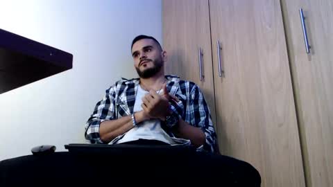 Esteban Fernandez online show from January 12, 1:11 am