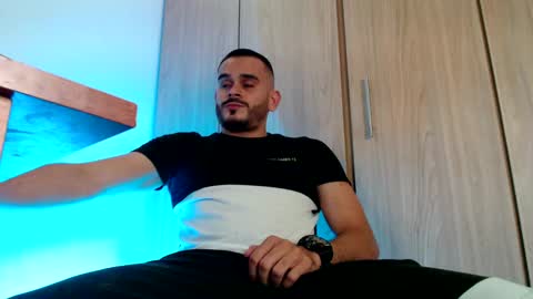 Esteban Fernandez online show from February 7, 4:48 am