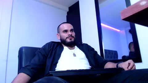 Esteban Fernandez online show from August 3, 7:18 am