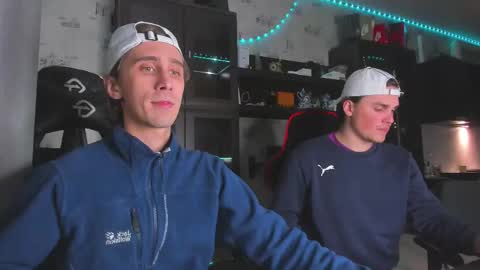 Snapshot of esthetics_boys chatting on September 28, 11:36 pm LOUIS online show from September 28, 11:36 pm