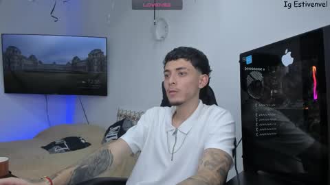 estivenvel online show from February 17, 5:56 pm