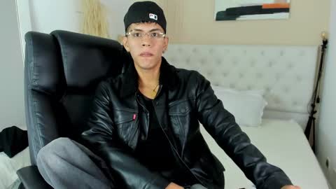 ethan online show from January 28, 3:25 am