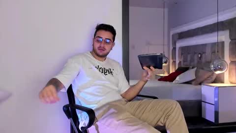 ethan_greys online show from December 1, 4:26 am