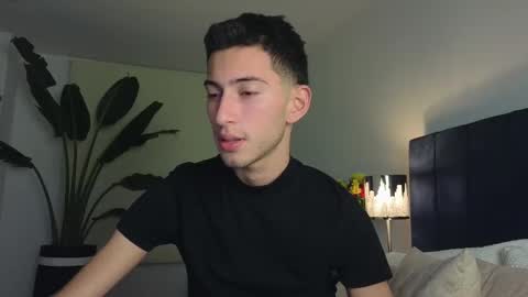 Snapshot of ethan_skiny_ chatting on February 18, 4:04 am Joan online show from February 18, 4:04 am