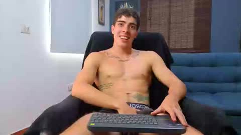 ethangreey1 online show from April 14, 5:23 pm