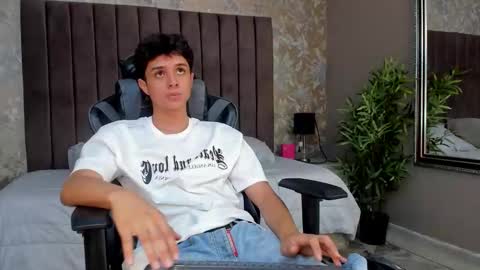 ethanlowell online show from November 9, 4:49 am