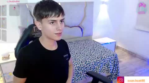 evan_tay online show from February 11, 3:44 am