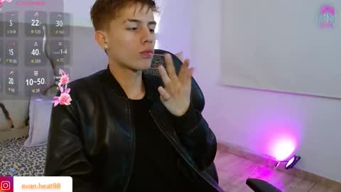 evan_tay online show from March 8, 3:21 am