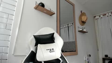 Evan online show from January 18, 12:51 pm