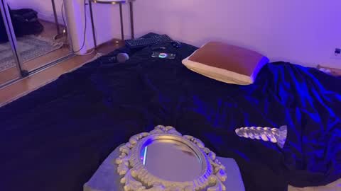 Snapshot of exhibitp chatting on February 5, 5:53 pm exhibitp online show from February 5, 5:53 pm