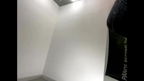 Explosivee andyy online show from November 17, 8:06 am