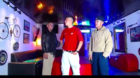 extrangers online show from January 16, 1:14 pm