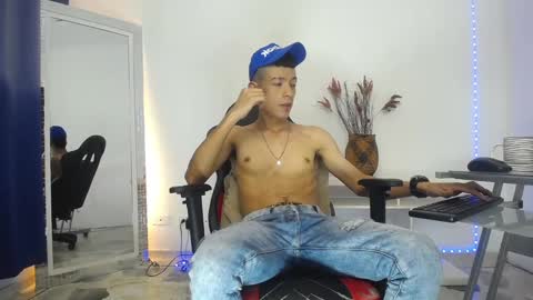 Favel Gomez online show from January 22, 4:02 am