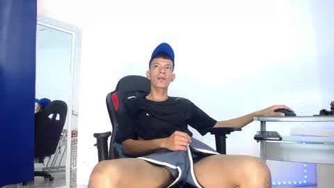 Favel Gomez online show from December 19, 1:40 pm