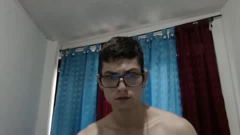 Snapshot of felipe227 chatting on February 21, 9:22 pm jhonatan felipe online show from February 21, 9:22 pm