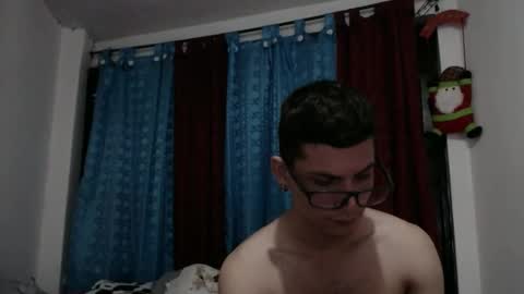 Snapshot of felipe227 chatting on December 18, 12:10 am jhonatan felipe online show from December 18, 12:10 am