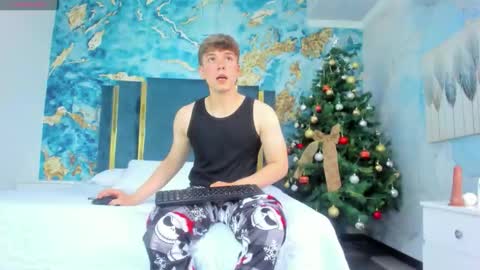 Femboy Max online show from December 4, 12:23 pm