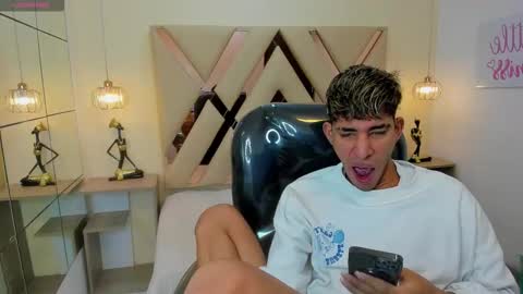 FER PHOENIX online show from November 27, 3:32 am