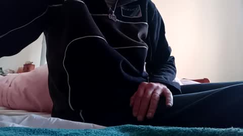 Snapshot of fifi010203 chatting on February 16, 8:21 am fifi010203 online show from February 16, 8:21 am