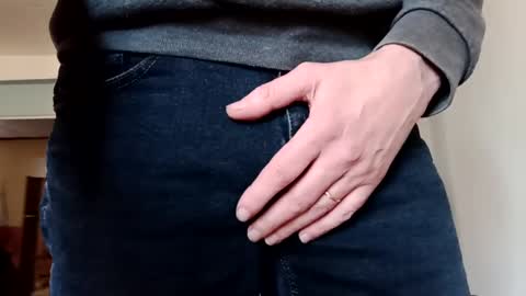 Snapshot of fifi010203 chatting on January 12, 9:40 am fifi010203 online show from January 12, 9:40 am