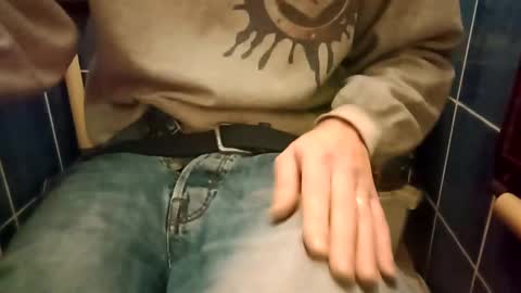 Snapshot of fifi010203 chatting on December 16, 12:27 pm fifi010203 online show from December 16, 12:27 pm