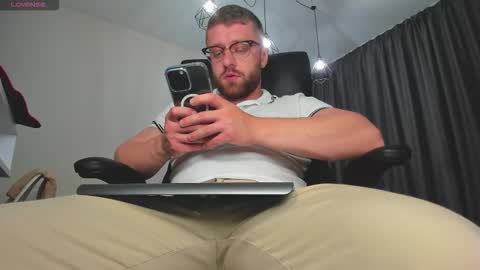 FindomGuyXXX online show from November 19, 9:47 pm