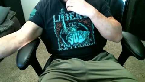 fitguy40 online show from April 1, 9:34 pm